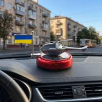 Ароматизатор в авто Вертолет на солнечной батарее XX-WKLFJ-R Красный красочный с флагом Украины на панель Автопарфюм пахучка